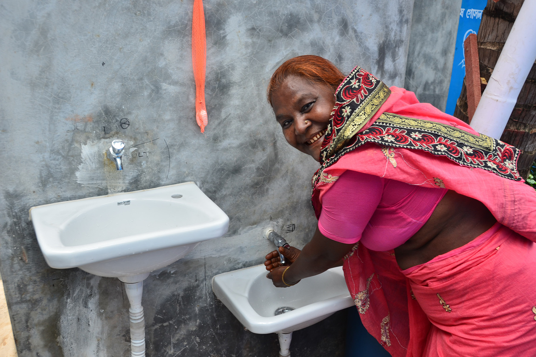 Eau et Vie - Working with Local Communities to Improve Living Conditions in Slums