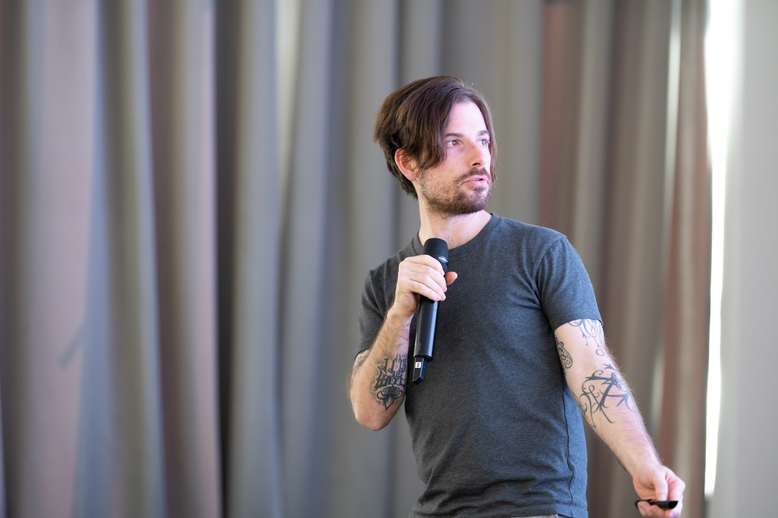 A founder pitches during the BAS26 semifinal round
